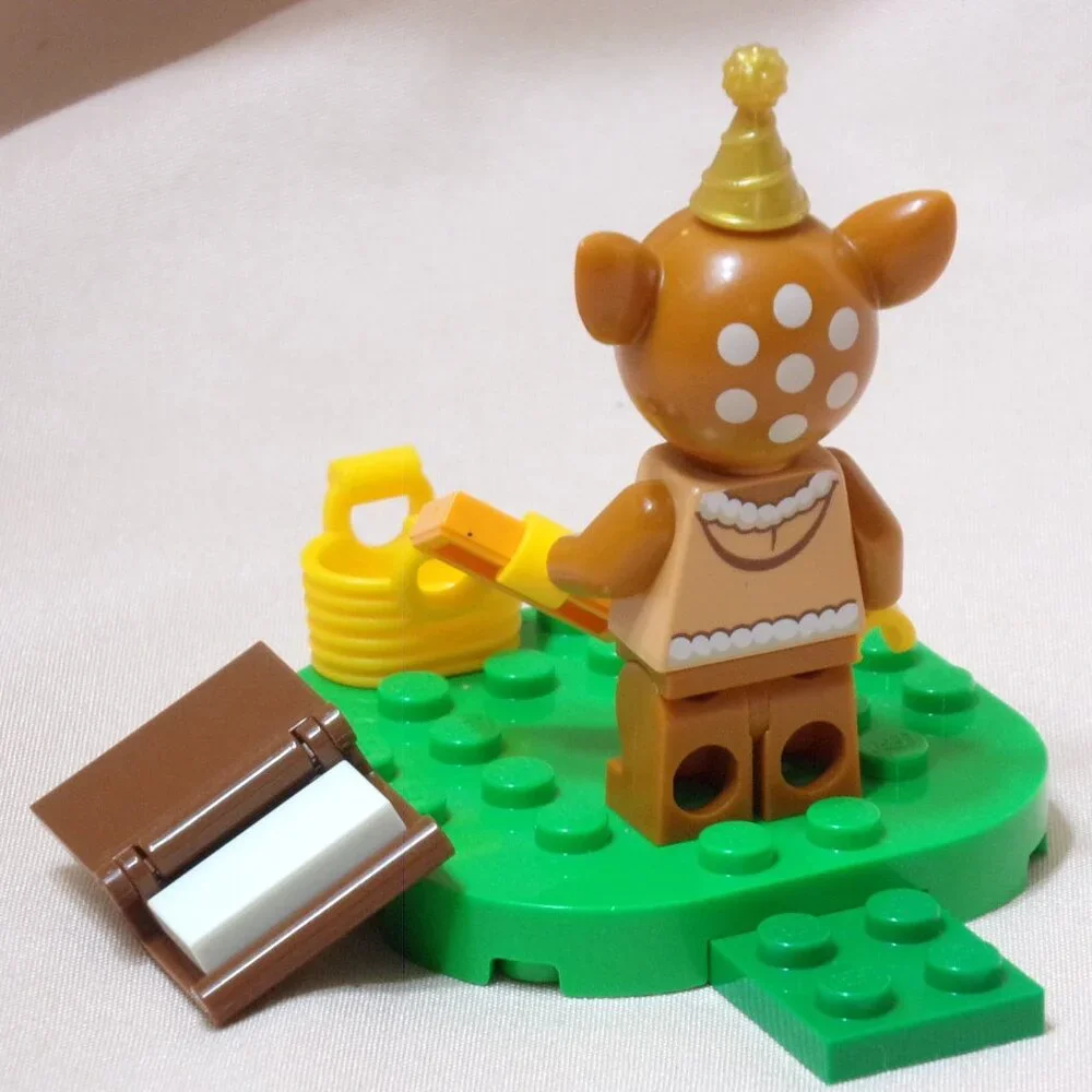LEGO Animal Crossing Fauna Minifigure w/Basket Hat Phone Book Modular 2x4 Brick